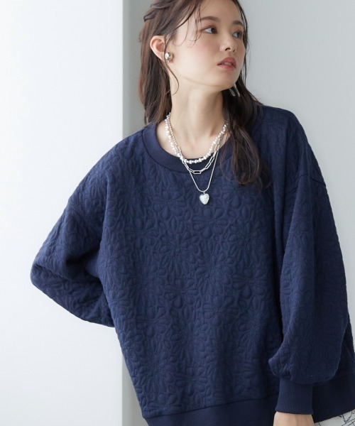 miclat（ミクラ）の「大きいサイズ　花柄キルトジャガードプルオーバー　miclat（スウェット・レディース・ネイビー/ベージュ系/ピンク・LL/3L/4L/5L/L）」の12枚目の写真