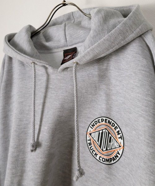 INDEPENDENT（インディペンデント）の「【INDEPENDENT/インデペンデント】 BTG SUMMIT P/O バックプリントフーディー/ワンポイント/ビッグシルエット（パーカー・メンズ・グレー/ブラック・M/L/XL）」の7枚目の写真