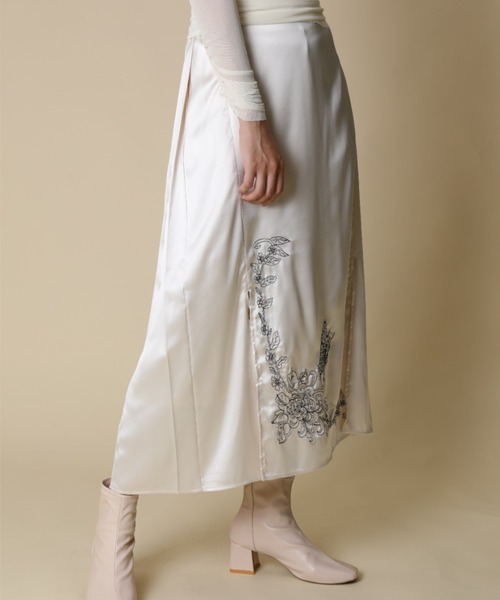 aimoha(アイモハ)の「aimohaオリジナル刺繍スリットプリーツスカート(スカート・レディース・ライトブルー/ベージュ/ゴールド/グレー/グリーン/ブラック・MEDIUM/LARGE/X-LARGE)」の3枚目の写真