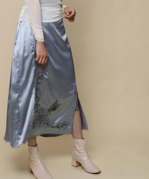 aimoha(アイモハ)の「aimohaオリジナル刺繍スリットプリーツスカート(スカート・レディース・ライトブルー/ベージュ/ゴールド/グレー/グリーン/ブラック・MEDIUM/LARGE/X-LARGE)」の5枚目の写真