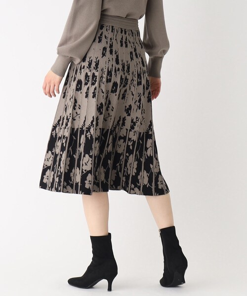 index（インデックス）の「◇フラワージャカード ニットアップ