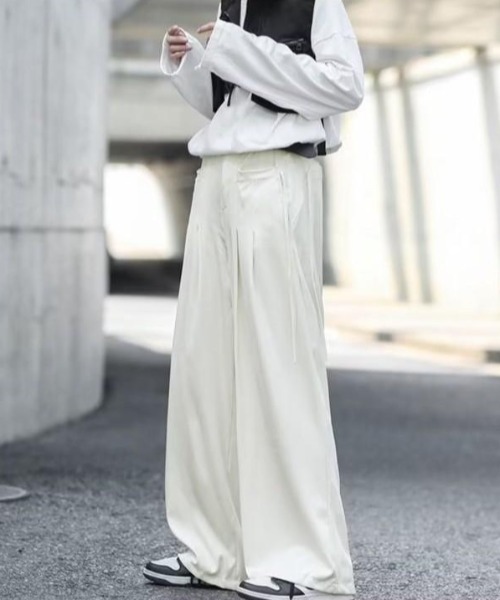 VIBGYOR（ヴィブジョー）の「【バーレスク】タックデザインワイドスラックス(BQ)（スラックス・メンズ・ブラック・MEDIUM/LARGE）」の8枚目の写真