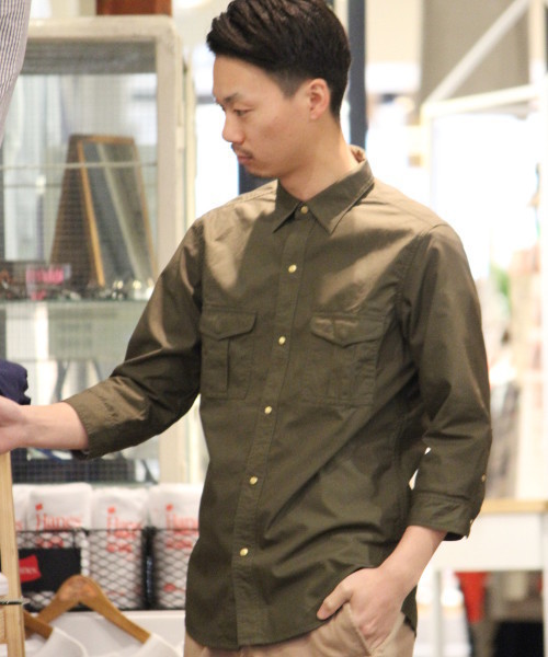 417 EDIFICE（フォーワンセブンエディフィス）の「◇ARMY モチーフ 7/Sシャツ（シャツ/ブラウス・メンズ・ベージュ/カーキ/ダークカーキ・SMALL/LARGE/MEDIUM）」の3枚目の写真