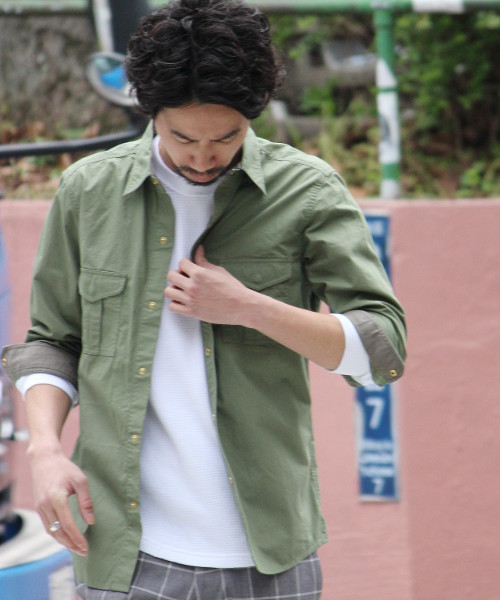 417 EDIFICE（フォーワンセブンエディフィス）の「◇ARMY モチーフ 7/Sシャツ（シャツ/ブラウス・メンズ・ベージュ/カーキ/ダークカーキ・SMALL/LARGE/MEDIUM）」の2枚目の写真