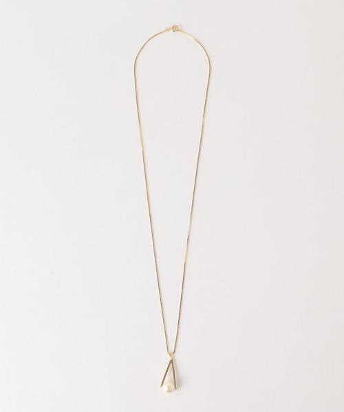 BEAUTY&YOUTH UNITED ARROWS（ビューティーアンドユースユナイテッドアローズ）の「BYTFL トライアングル パールモチーフ ロングネックレス ◆（ネックレス・レディース・ゴールド・フリー）」の2枚目の写真