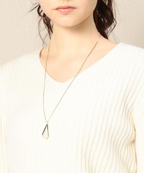 BEAUTY&YOUTH UNITED ARROWS（ビューティーアンドユースユナイテッドアローズ）の「BYTFL トライアングル パールモチーフ ロングネックレス ◆（ネックレス・レディース・ゴールド・フリー）」の6枚目の写真