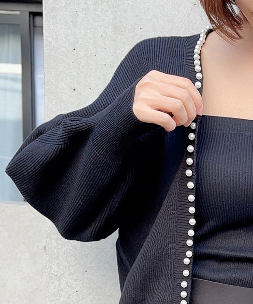 MAISON BREEZE（メゾンブリーズ）の「【MAISON BREEZE】パールデザインニットカーディガンKNF（カーディガン/ボレロ・レディース・ブラック/ネイビー・FREE）」の7枚目の写真