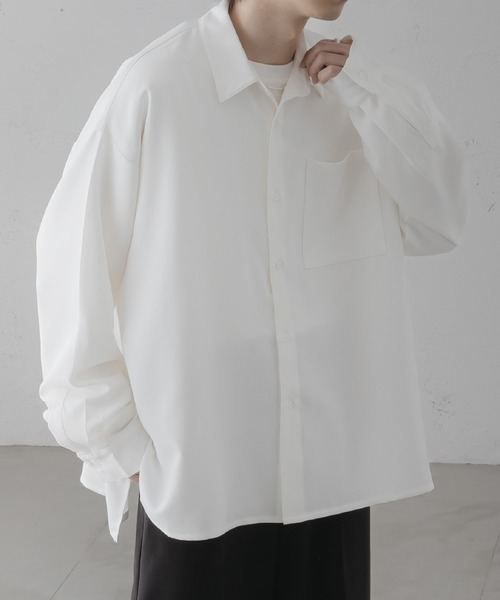 epnok(エプノック)の「サイドスリットベーシックルーズシャツ(シャツ/ブラウス・メンズ・チャコールグレー/ブラック/オフホワイト/カーキ/グレイッシュベージュ/グレイッシュブルー/モカ・SMALL/X-SMALL/LARGE/MEDIUM)」の2枚目の写真