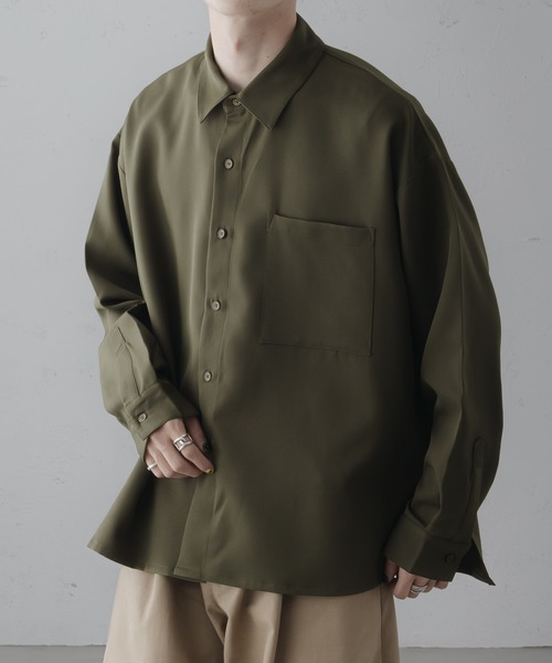 epnok(エプノック)の「サイドスリットベーシックルーズシャツ(シャツ/ブラウス・メンズ・チャコールグレー/ブラック/オフホワイト/カーキ/グレイッシュベージュ/グレイッシュブルー/モカ・SMALL/X-SMALL/LARGE/MEDIUM)」の6枚目の写真