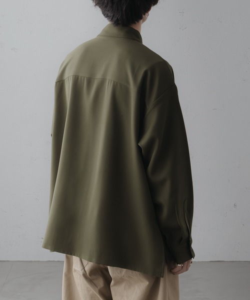 epnok(エプノック)の「サイドスリットベーシックルーズシャツ(シャツ/ブラウス・メンズ・チャコールグレー/ブラック/オフホワイト/カーキ/グレイッシュベージュ/グレイッシュブルー/モカ・SMALL/X-SMALL/LARGE/MEDIUM)」の21枚目の写真