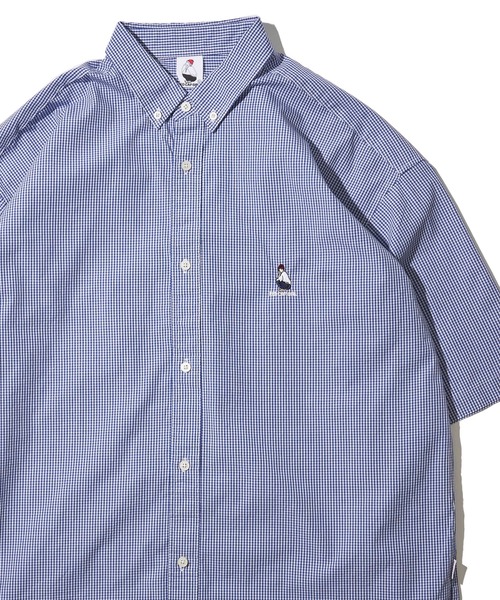 ADPOSION（アドポーション）の「【Red Cap Girl】ワンポイント刺繍 ビッグシルエット 半袖 ボタンダウンシャツ（シャツ/ブラウス・メンズ・ブラック/その他/ホワイト/ネイビー系1/ネイビー/ブルー系1/サックスブルー・LARGE/MEDIUM）」の6枚目の写真