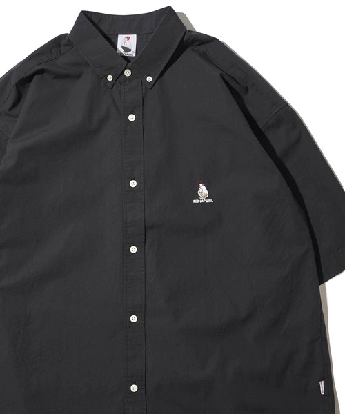 ADPOSION（アドポーション）の「【Red Cap Girl】ワンポイント刺繍 ビッグシルエット 半袖 ボタンダウンシャツ（シャツ/ブラウス・メンズ・ブラック/その他/ホワイト/ネイビー系1/ネイビー/ブルー系1/サックスブルー・LARGE/MEDIUM）」の3枚目の写真