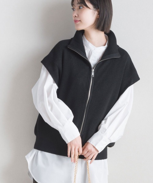 terrace(テラス)の「ジップフライオフタートルニットベストトップ(ベスト・レディース・カーキオリーブ/ピンク/グレイッシュベージュ/ブラック・MEDIUM)」の2枚目の写真