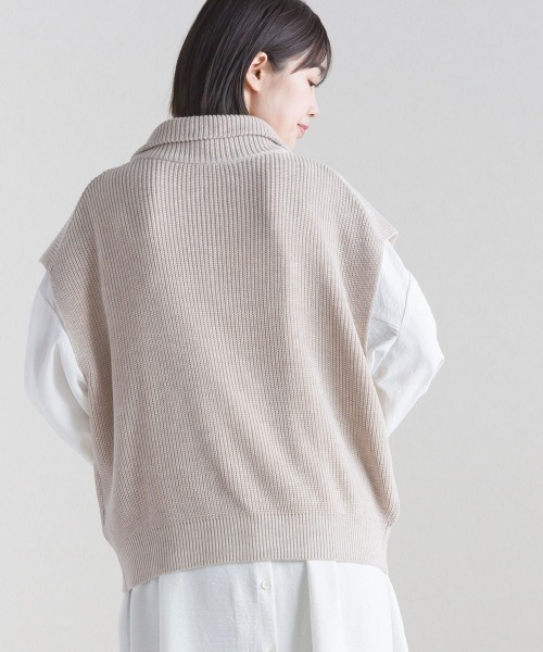 terrace(テラス)の「ジップフライオフタートルニットベストトップ(ベスト・レディース・カーキオリーブ/ピンク/グレイッシュベージュ/ブラック・MEDIUM)」の10枚目の写真