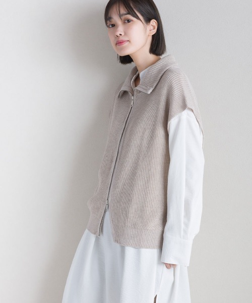 terrace(テラス)の「ジップフライオフタートルニットベストトップ(ベスト・レディース・カーキオリーブ/ピンク/グレイッシュベージュ/ブラック・MEDIUM)」の8枚目の写真