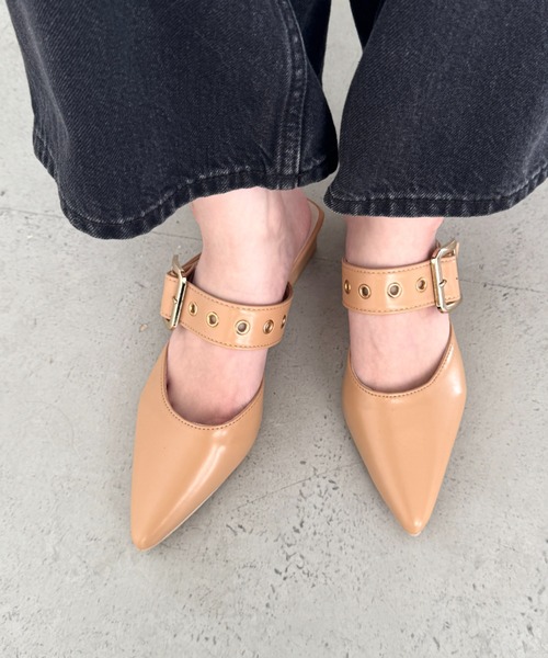 Loueme（ルエム）の「ポインテッドトゥ太ベルトミュール（パンプス・レディース・アイボリー/ブラック/ベージュ・24.5cm/23.5cm/22.5cm）」の3枚目の写真