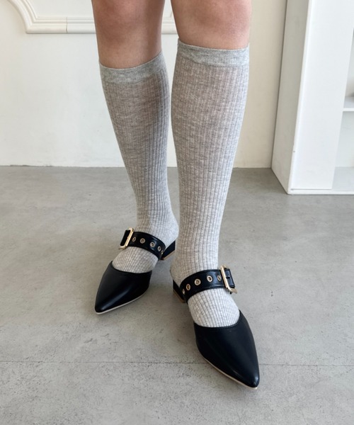 Loueme（ルエム）の「ポインテッドトゥ太ベルトミュール（パンプス・レディース・アイボリー/ブラック・24.5cm/23.5cm）」の18枚目の写真