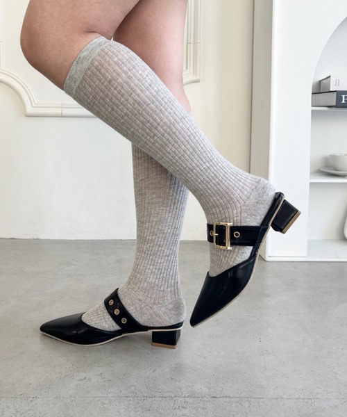 Loueme（ルエム）の「ポインテッドトゥ太ベルトミュール（パンプス・レディース・アイボリー/ブラック・24.5cm/23.5cm）」の20枚目の写真