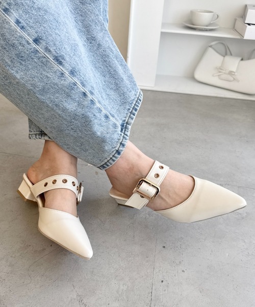 Loueme（ルエム）の「ポインテッドトゥ太ベルトミュール（パンプス・レディース・アイボリー/ブラック・24.5cm/23.5cm）」の10枚目の写真