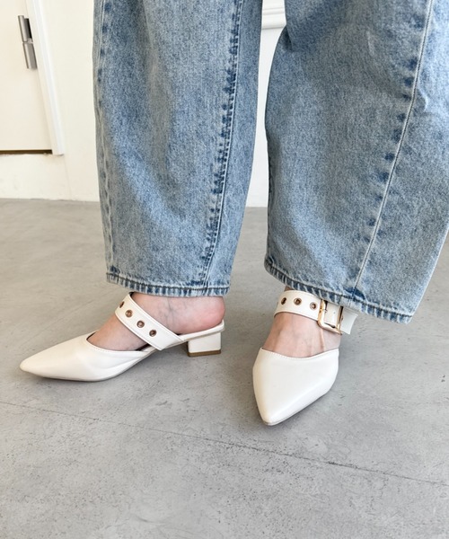 Loueme（ルエム）の「ポインテッドトゥ太ベルトミュール（パンプス・レディース・アイボリー/ブラック・24.5cm/23.5cm）」の14枚目の写真