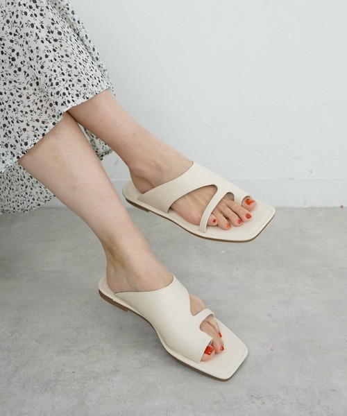Fabby fabby(ファビィーファビィー)の「ストリングフラットサンダル(サンダル・レディース・ブラック/オフホワイト/ライトベージュ・LARGE/MEDIUM/SMALL)」の1枚目の写真