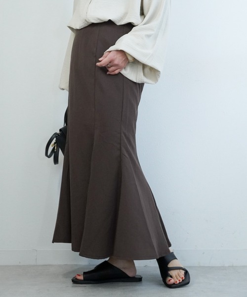 Fabby fabby(ファビィーファビィー)の「ストリングフラットサンダル(サンダル・レディース・ブラック/オフホワイト/ライトベージュ・LARGE/MEDIUM/SMALL)」の13枚目の写真