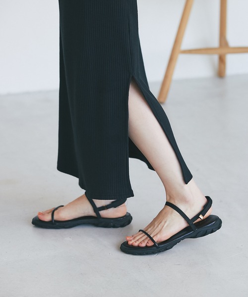 RIVE DROITE(リヴドロワ)の「R.good/ラインストラップスポサン(サンダル・レディース・ブラウン/ブラック・S/M/L)」の2枚目の写真