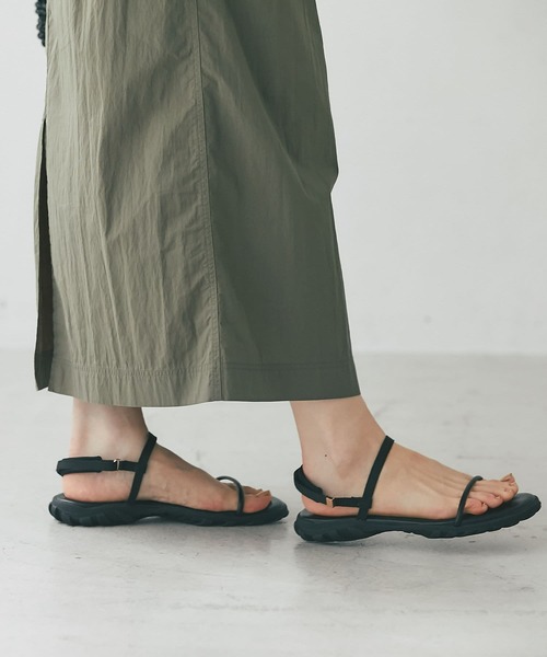 RIVE DROITE(リヴドロワ)の「R.good/ラインストラップスポサン(サンダル・レディース・ブラウン/ブラック・S/M/L)」の21枚目の写真