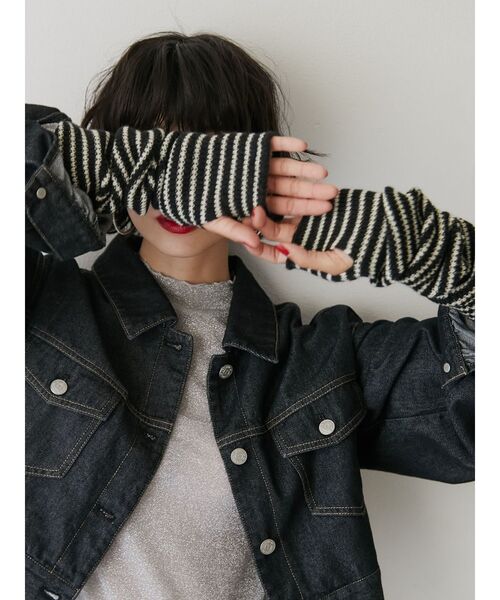 jouetie(ジュエティ)の「ボーダーアームウォーマー(アームカバー・レディース・レッド/ブラック・MEDIUM)」の3枚目の写真