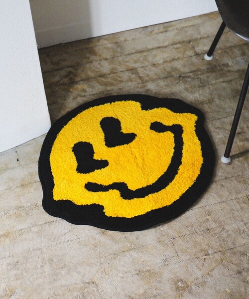 SECOND LAB.(セカンド ラブ)の「SECOND LAB. / SMILE RUG MAT(ラグ/マット・メンズ・オレンジ/イエロー・ONE SIZE)」の2枚目の写真