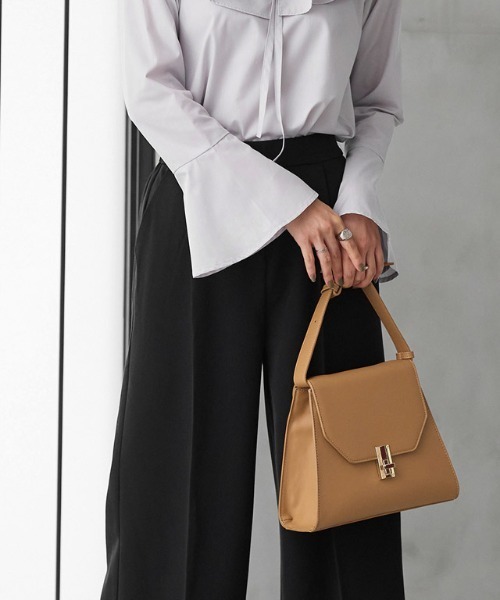 Pierrot（ピエロ）の「2wayショルダースクエアバッグ（ショルダーバッグ・レディース・グレイッシュベージュ/キャメル・FREE）」の6枚目の写真