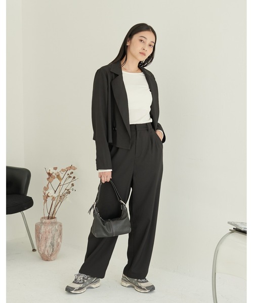 ECRIRE（エクリール）の「ショートジャケット+タックパンツ