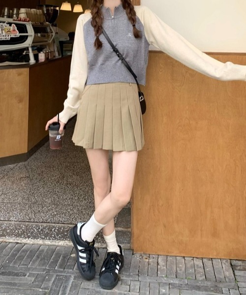 Vipoa(ヴィポア)の「ワンポイント刺繍ラグランハーフジップニット(ニット/セーター・レディース・グレー/アイボリー・FREE)」の5枚目の写真