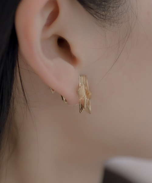 ear PAPILLONNER(イアパピヨネ)の「《WEB限定》スターフラッシュイヤリング(イヤリング・レディース・ゴールド/シルバー・FREE)」の8枚目の写真
