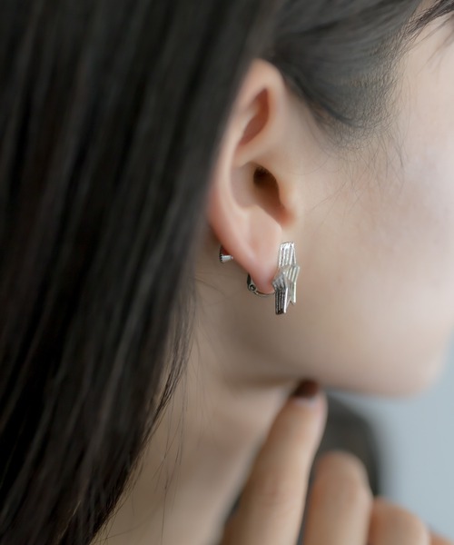 ear PAPILLONNER(イアパピヨネ)の「《WEB限定》スターフラッシュイヤリング(イヤリング・レディース・ゴールド/シルバー・FREE)」の14枚目の写真