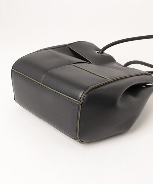 Thevon（ゼボン）の「ブレイドミニバッグ（ショルダーバッグ・レディース・モカ/アイボリー/ブラック・FREE）」の5枚目の写真