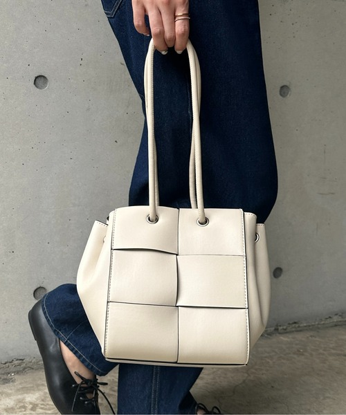 Thevon（ゼボン）の「ブレイドミニバッグ（ショルダーバッグ・レディース・モカ/アイボリー/ブラック・FREE）」の16枚目の写真