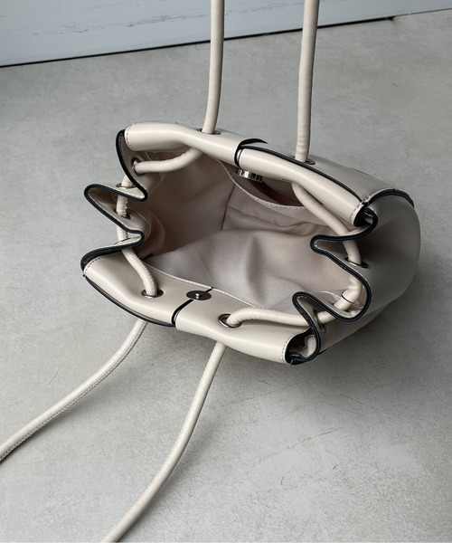 Thevon（ゼボン）の「ブレイドミニバッグ（ショルダーバッグ・レディース・モカ/アイボリー/ブラック・FREE）」の18枚目の写真