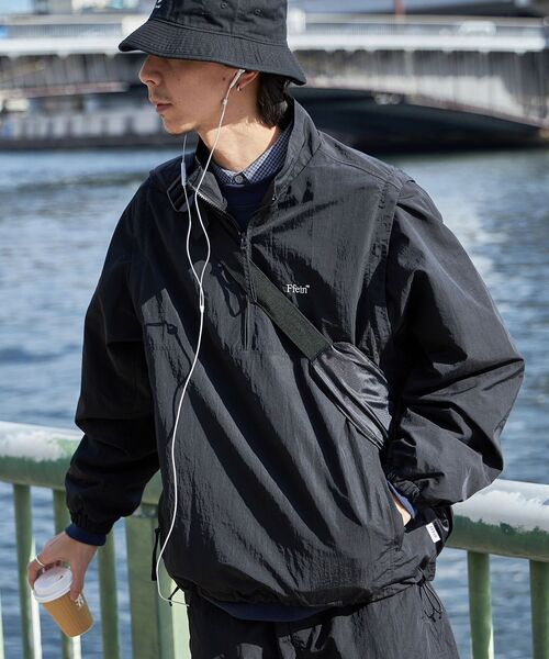 FFEIN(フェイン)の「【FFEIN(フェイン)】2WAY ハーフジップアノラックスタンドナイロンブルゾン / 袖脱着 ドローコード テック(ナイロンジャケット・メンズ・ライトグレー/ブラック/ネイビー・SMALL/LARGE/MEDIUM)」の10枚目の写真