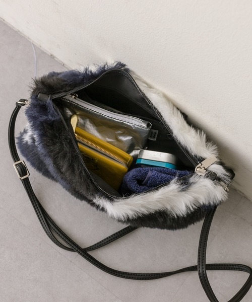 teresa cambi（テレサ・カンビ）の「【TERESA CAMBI(テレサカンビ)】ear別注/柄ショルダーバッグ（ショルダーバッグ・レディース・ネイビー/レッド・FREE）」の5枚目の写真