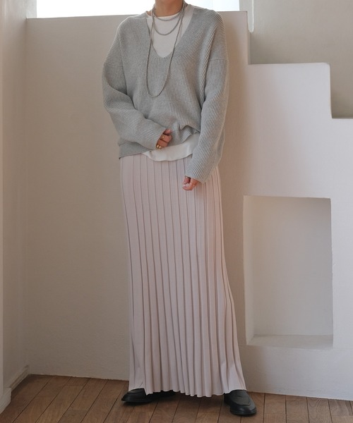 AKTE（アクテ）の「ディープオープンネックニットプルオーバー（ニット/セーター・レディース・グレー/ブラック・FREE）」の10枚目の写真