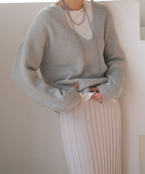 AKTE（アクテ）の「ディープオープンネックニットプルオーバー（ニット/セーター・レディース・グレー/ブラック・FREE）」の11枚目の写真