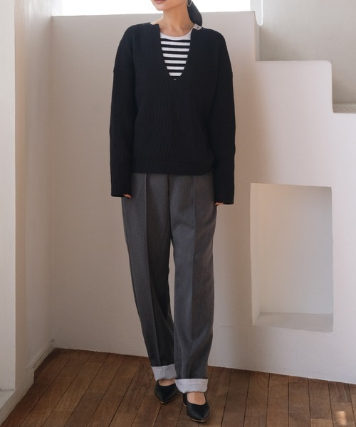 AKTE（アクテ）の「ディープオープンネックニットプルオーバー（ニット/セーター・レディース・グレー/ブラック・FREE）」の16枚目の写真