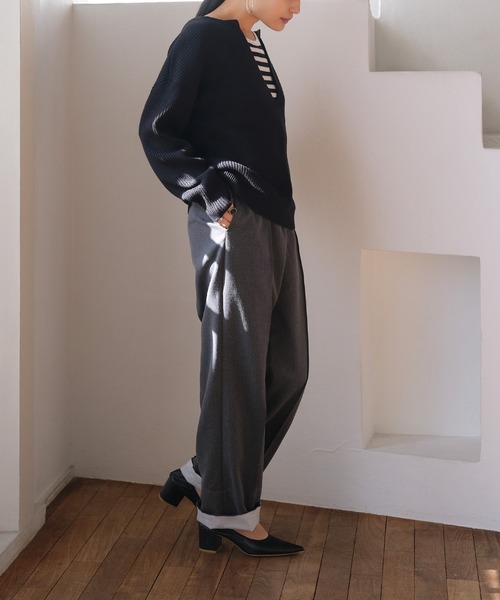 AKTE（アクテ）の「ディープオープンネックニットプルオーバー（ニット/セーター・レディース・グレー/ブラック・FREE）」の17枚目の写真