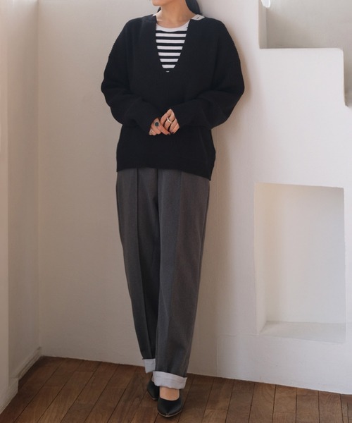AKTE（アクテ）の「ディープオープンネックニットプルオーバー（ニット/セーター・レディース・グレー/ブラック・FREE）」の19枚目の写真