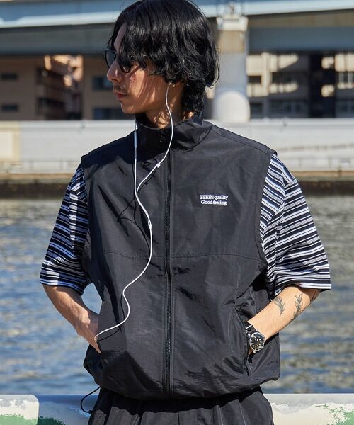 FFEIN（フェイン）の「【FFEIN】ロゴ刺繍スタンドカラーナイロンジップベスト / ドローコード セットアップ対応（ベスト・メンズ・ネイビー/ブラック/ベージュ・LARGE/MEDIUM/SMALL）」の8枚目の写真