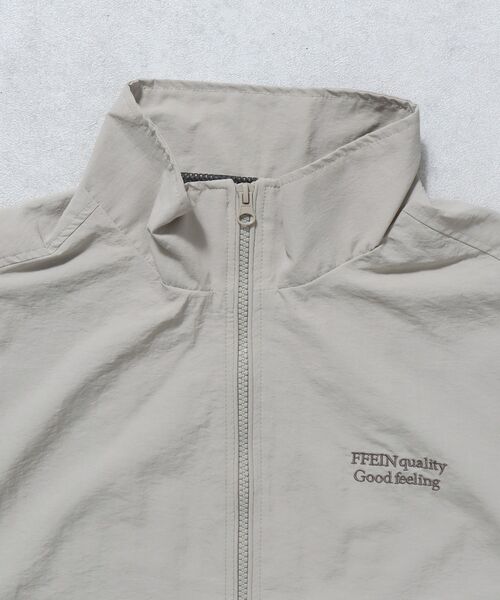 FFEIN（フェイン）の「【FFEIN】ロゴ刺繍スタンドカラーナイロンジップベスト / ドローコード セットアップ対応（ベスト・メンズ・ネイビー/ブラック/ベージュ・LARGE/MEDIUM/SMALL）」の15枚目の写真