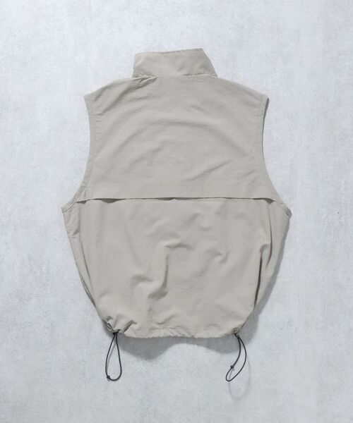 FFEIN（フェイン）の「【FFEIN】ロゴ刺繍スタンドカラーナイロンジップベスト / ドローコード セットアップ対応（ベスト・メンズ・ネイビー/ブラック/ベージュ・LARGE/MEDIUM/SMALL）」の17枚目の写真