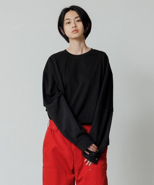 ADAM ET ROPE'(アダムエロペ)の「【WEB限定】アーム スイッチ ロングスリーブ カットソー / ルーズシルエット / ユニセックス(Tシャツ/カットソー・メンズ・ブラック/ネイビー/オフホワイト・S/M/L)」の2枚目の写真