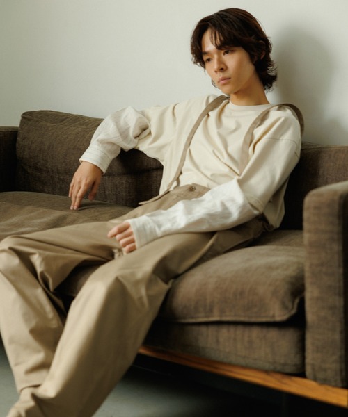 ADAM ET ROPE'(アダムエロペ)の「【WEB限定】アーム スイッチ ロングスリーブ カットソー / ルーズシルエット / ユニセックス(Tシャツ/カットソー・メンズ・ブラック/ネイビー/オフホワイト・S/M/L)」の4枚目の写真